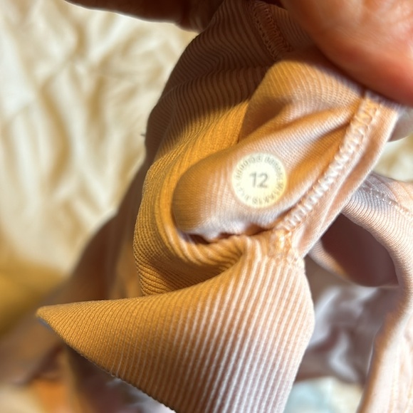 Size 12 LULULEMON tank, built in bra - Picture 4 of 4